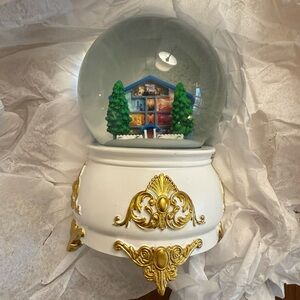Taylor Swift Lover Snowglobe w/ box